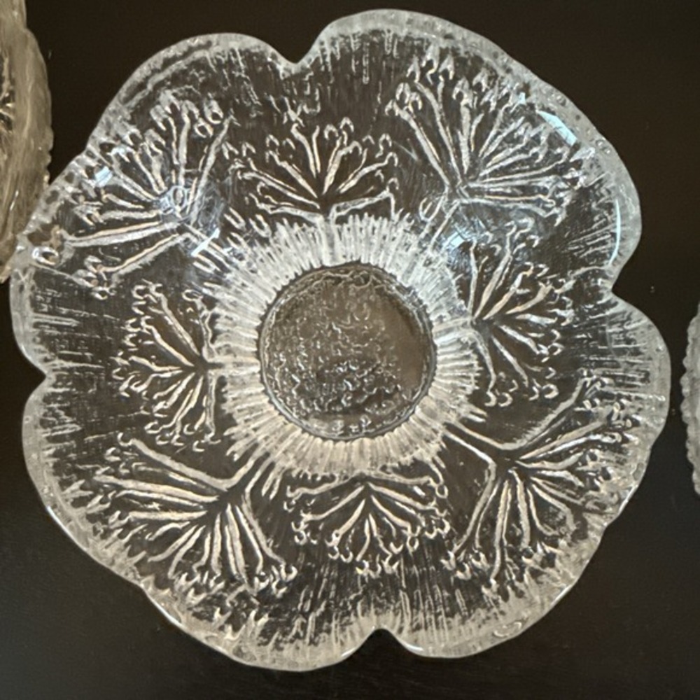 Set of 8 Lasisepat Mantsala Cow Parsley Glass Bowls By‎ Pertti Kallionen, 5 in.